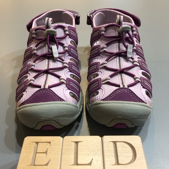 Khombu Girl’s Sandy Closed Toe Athletic Sandals - Picture 2 of 8